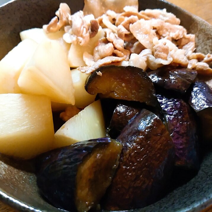 茄子と大根と豚肉の煮物